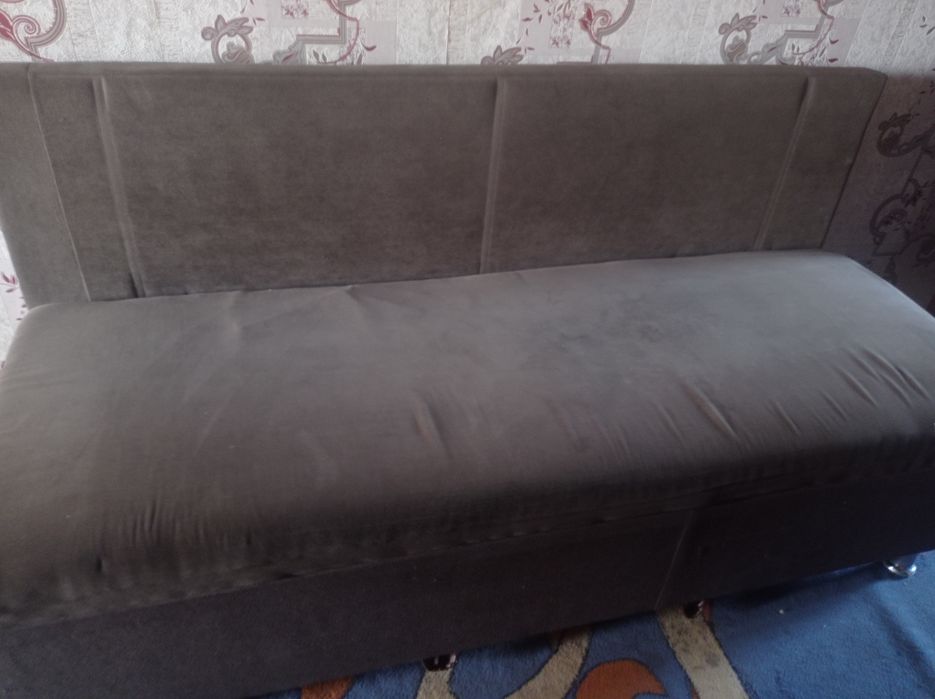 Продаётся диван.