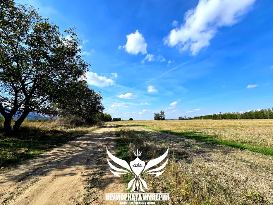 Продавам земя 3000кв. гр.Куклен преди КЦМ на осма линия