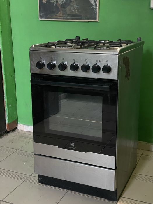 Продам плиту с автоподжигом Electrolux