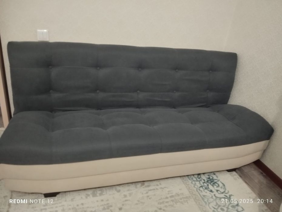 Продается диван. В отличном состоянии.