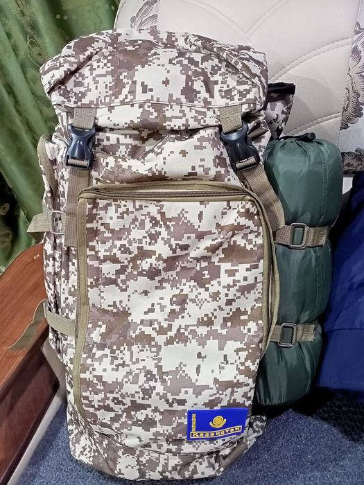 Рюкзак, нацессор, фляжка.