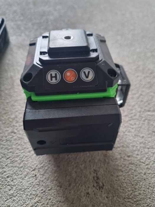 Laser de nivel cu 2 baterii