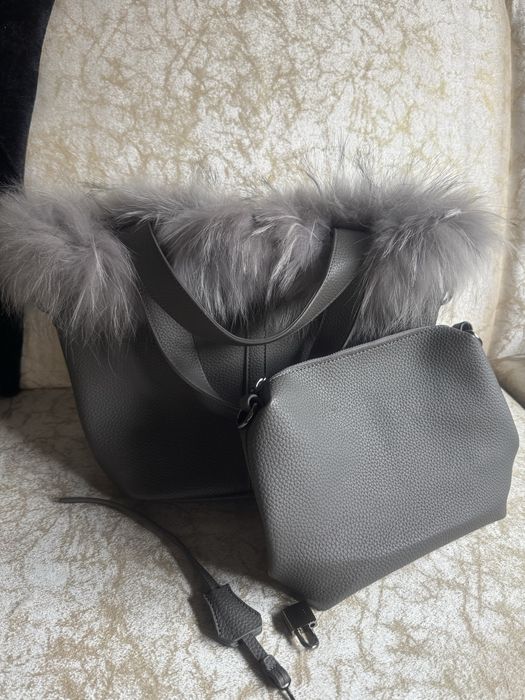 Стилна дамска чанта от естествена кожа и естествен пух