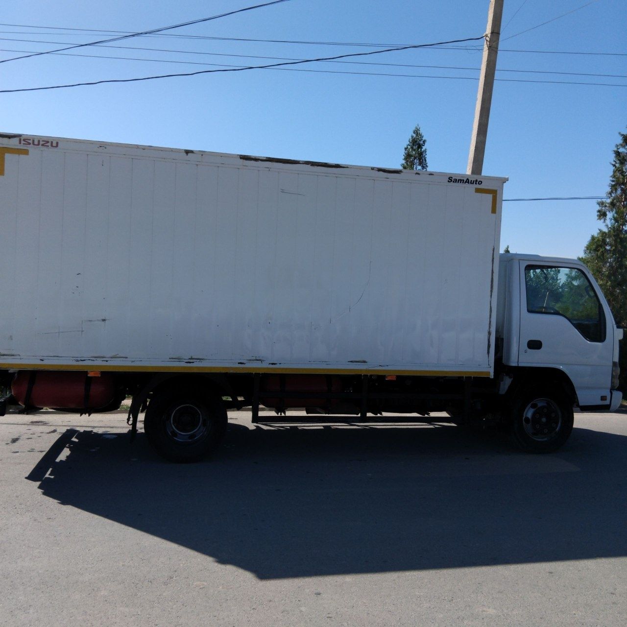 Isuzu NQR sotiladi