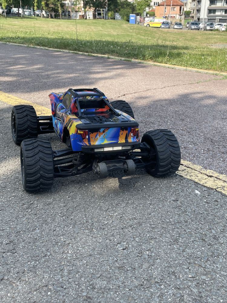 Количка с дистанционно TRAXXAS MAX