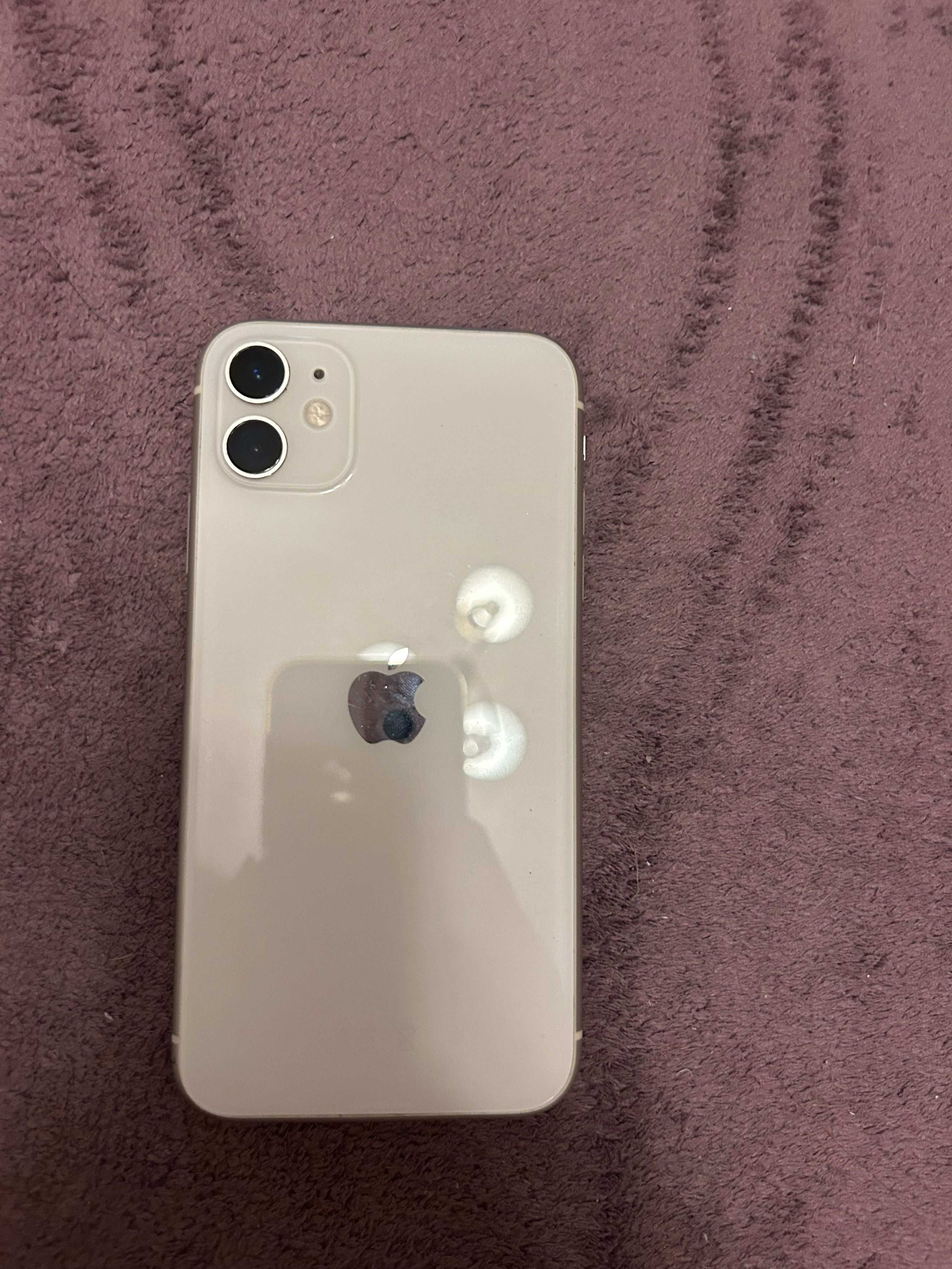 Продавам Iphone 11