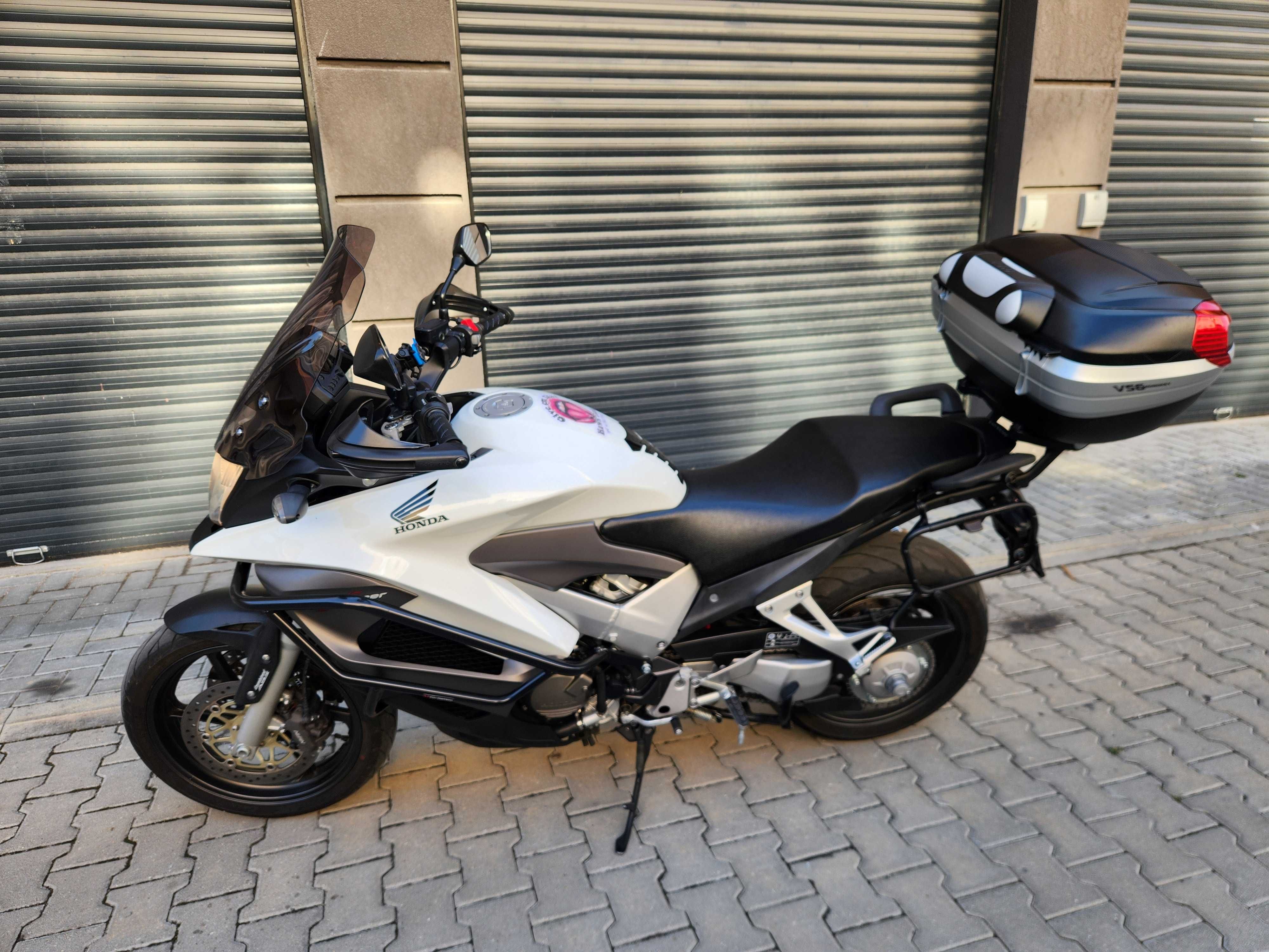 Продавам Honda Crossrunner  800куб. 2011г.