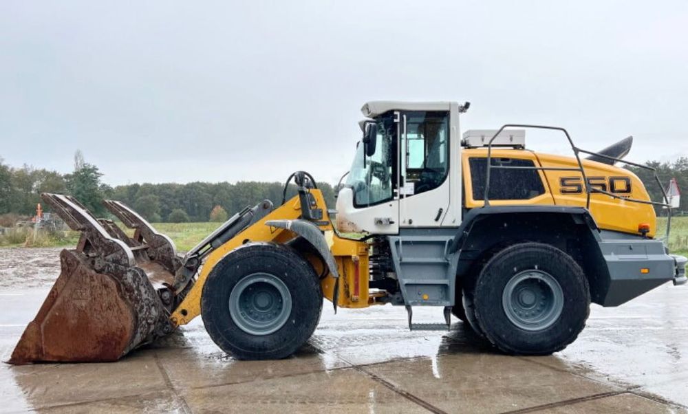 Dezmembrez încărcător frontal Liebherr L550 + L544, L556, L566 – piese