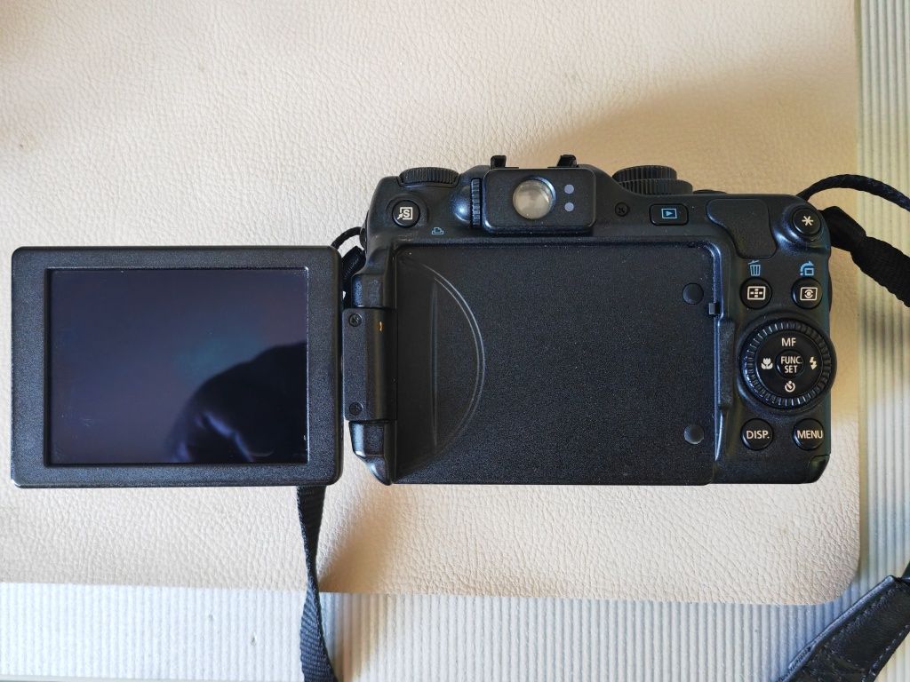 Canon G12 10 MP Digital Camera with 5x Optical Image Stabilized Zoom