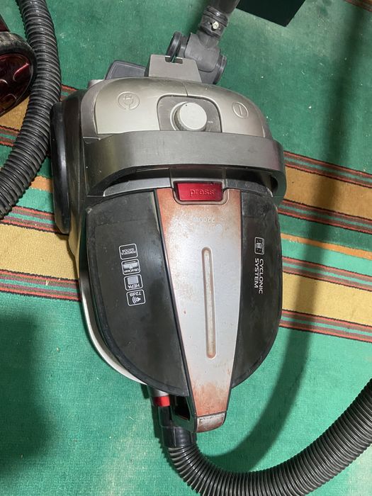 Продам два пылесоса и прочее.