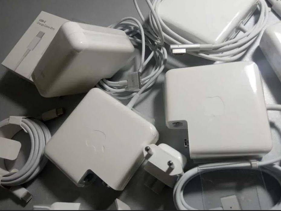 на MacBook 45W - зарядка, блок питания