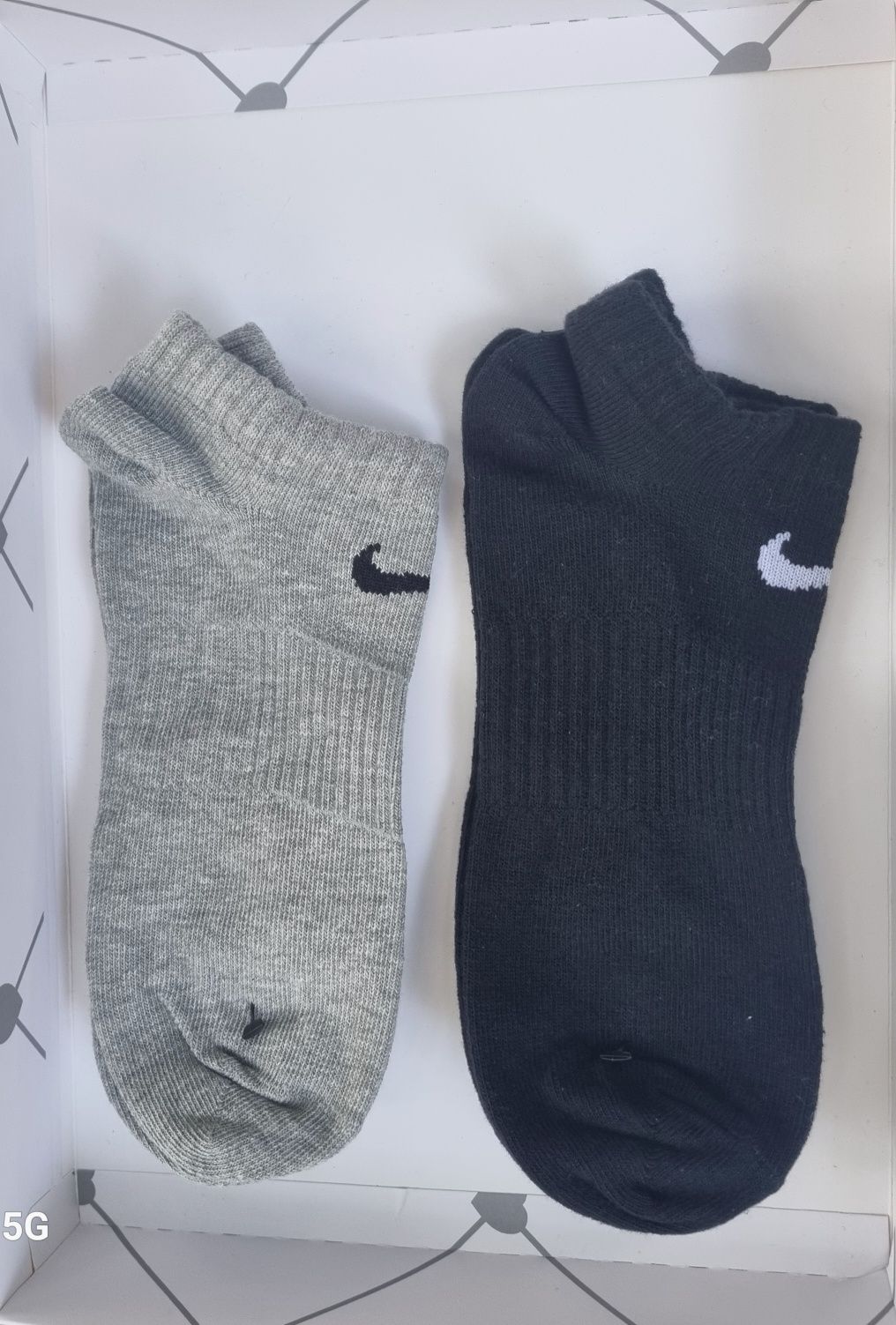 Продавам спортни чорапи армани