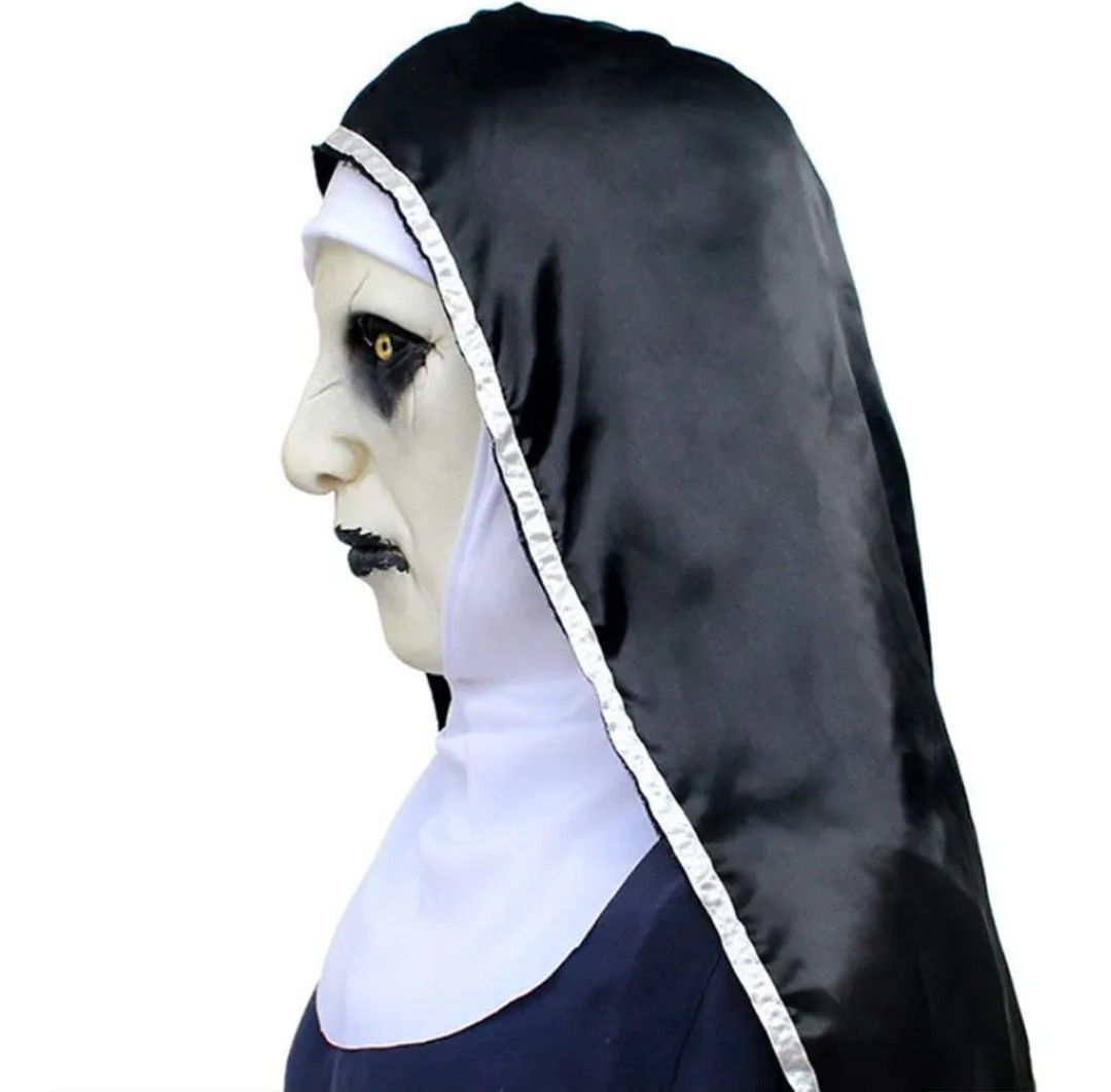 Латексова маска монахиня