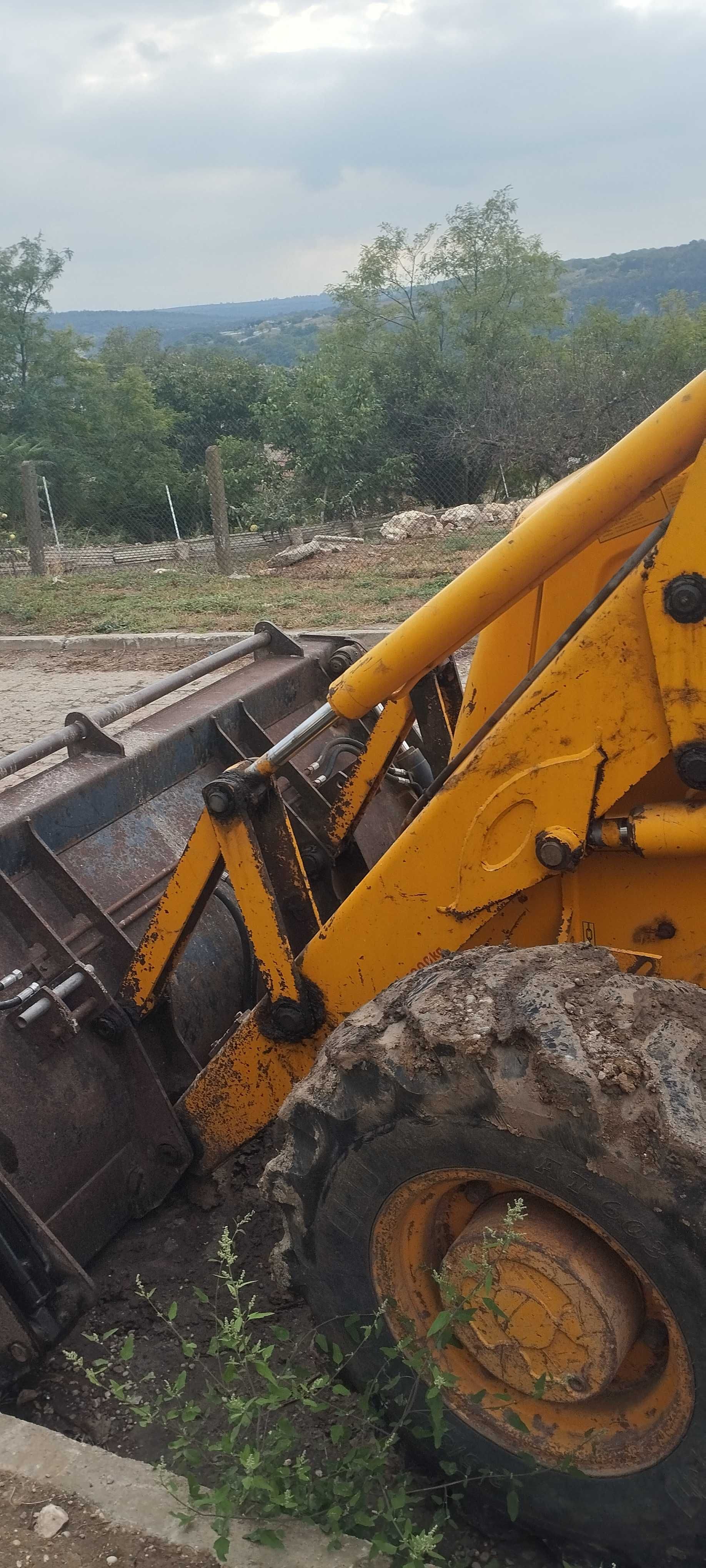 Продавам багер JCB 3CX