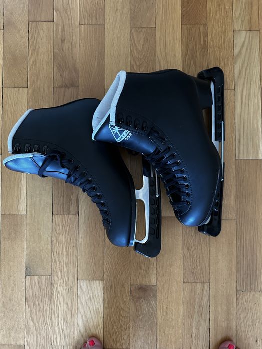 Зимни кънки за фигурно пързаляне