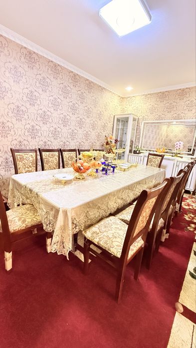 Ishlatilgan stol va 12stul, holati ideal.