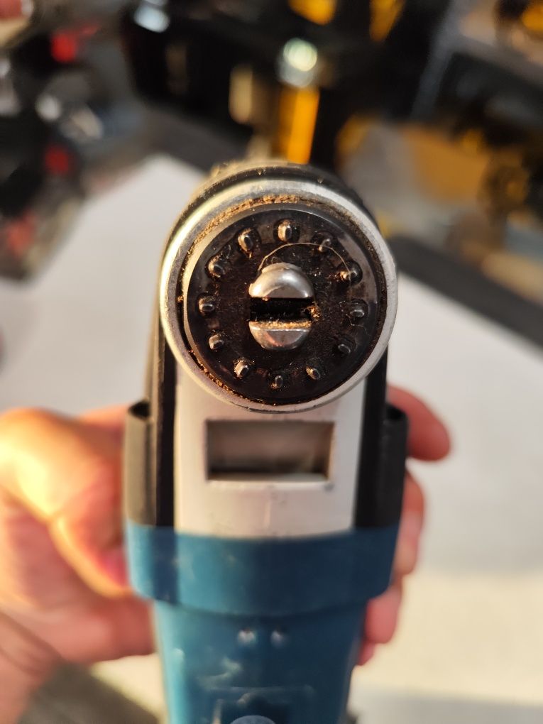 Безчетков акумулаторен мултитул Бош Bosch GOP 18 V-EC + 4Ah