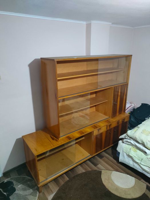 Vitrina vintage romaneasca
