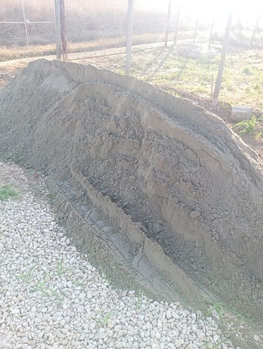 Nisip, pietriș, piatra alba vânătă cap de miel 5 t basculabil trilater