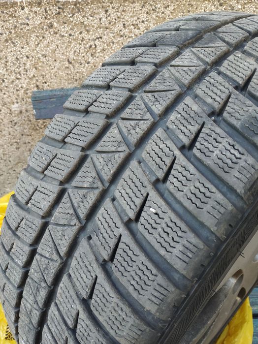 225/45/17-2 бр. Sumitomo-60лв.