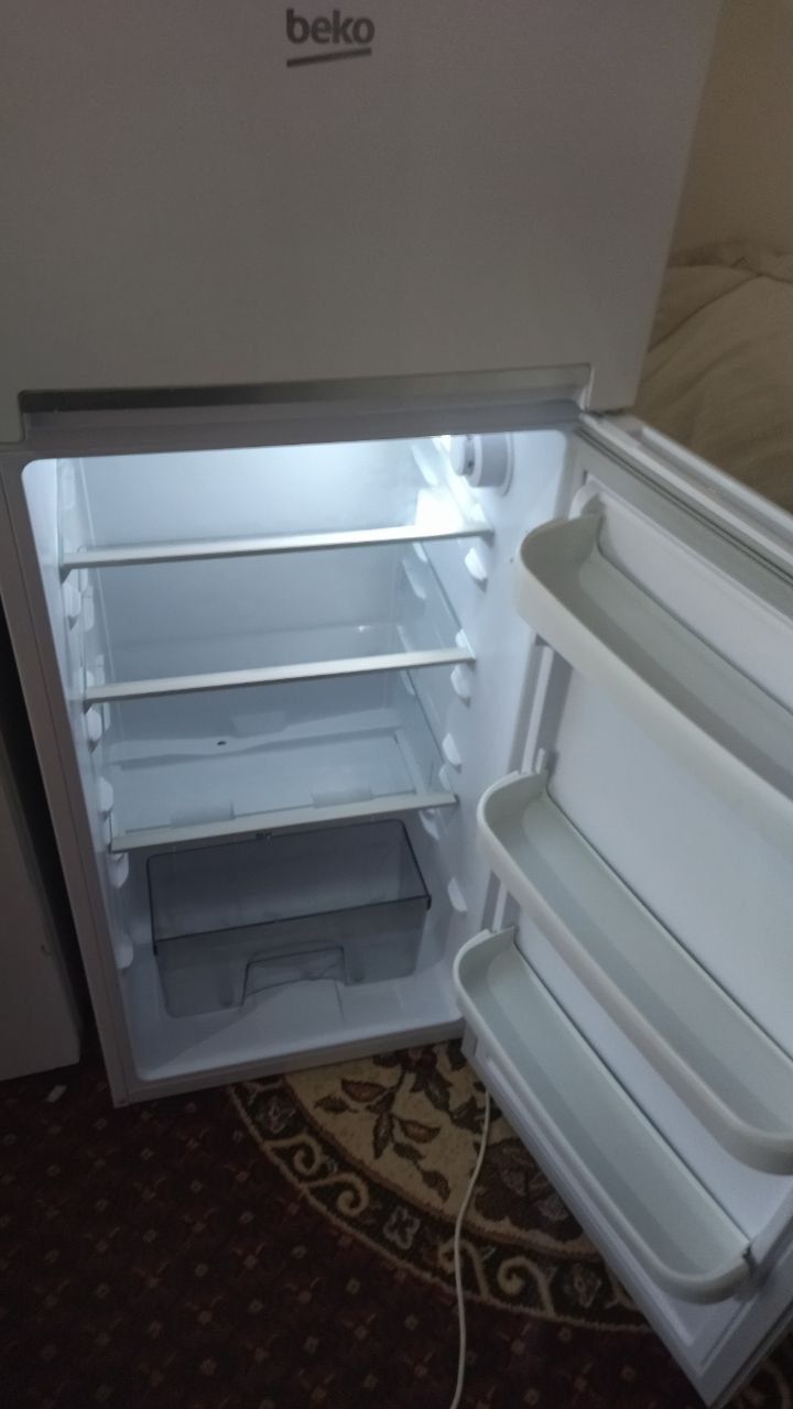 Holodilnik sotiladi beko