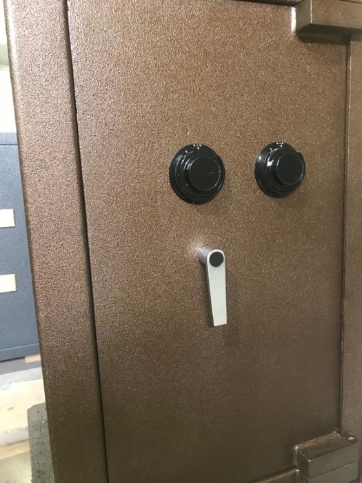 Seif cu doua incuietori cu cifru mecanic