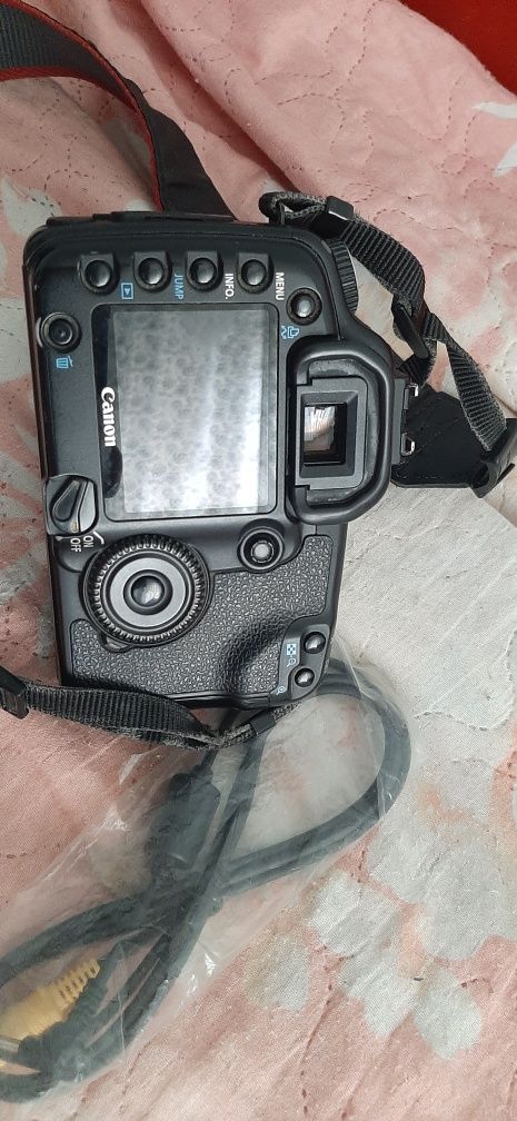 Продаётся фотоаппрат Canon eos 30d вместе с сумкой