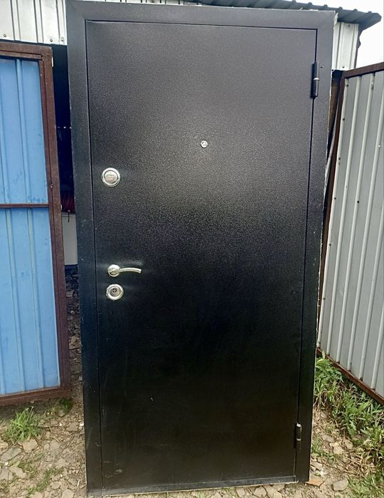 Железная дверь, входная, состояние хорошое, цена 50 тыс