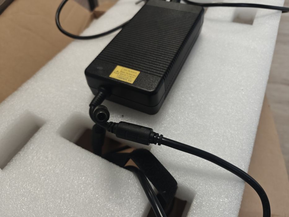 Зарядно за лаптоп ASUS, 330W, 19.5 волта, 16.9 ампера, супер мощно