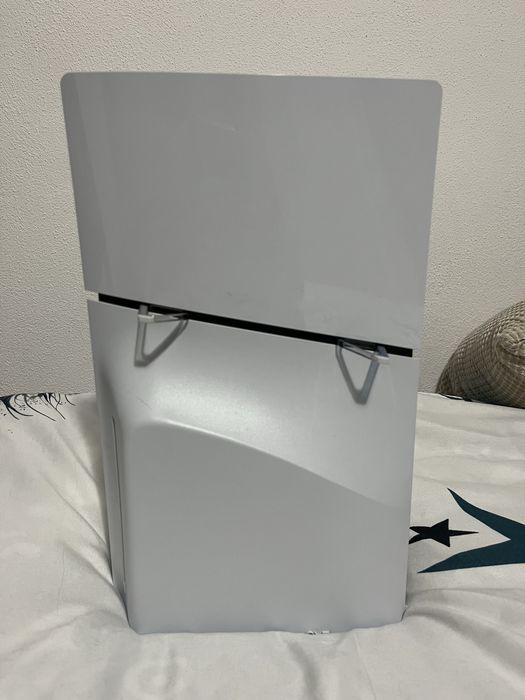 PS5 Slim , cu disc- stare impecabila + 2 controllere