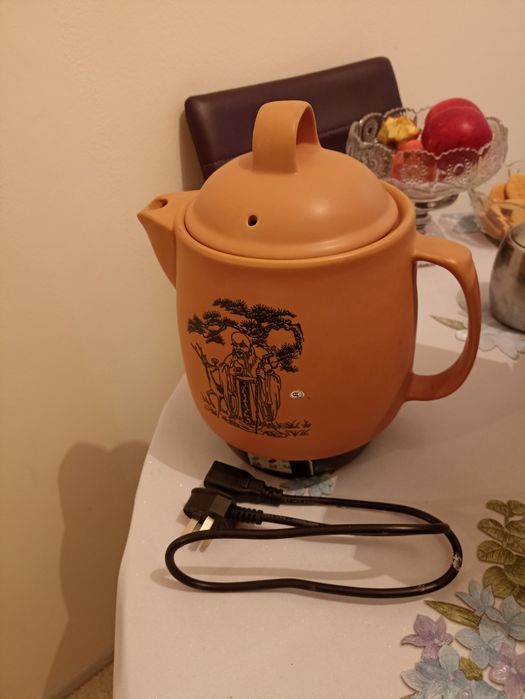 Продам фарфоровый электрический чайник!