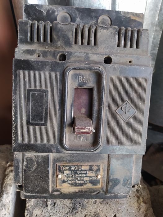 Электрический 3х фазный автомат.