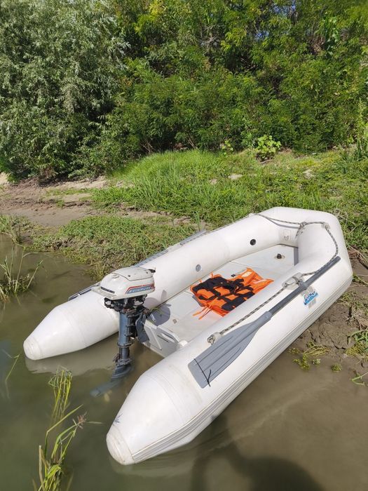 Barcă cu motor gonflabila