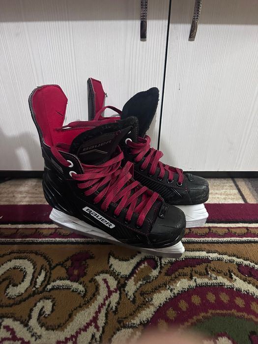Продам коньки bauer