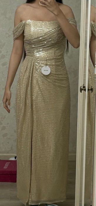 Продам новое платье с разрезом спереди