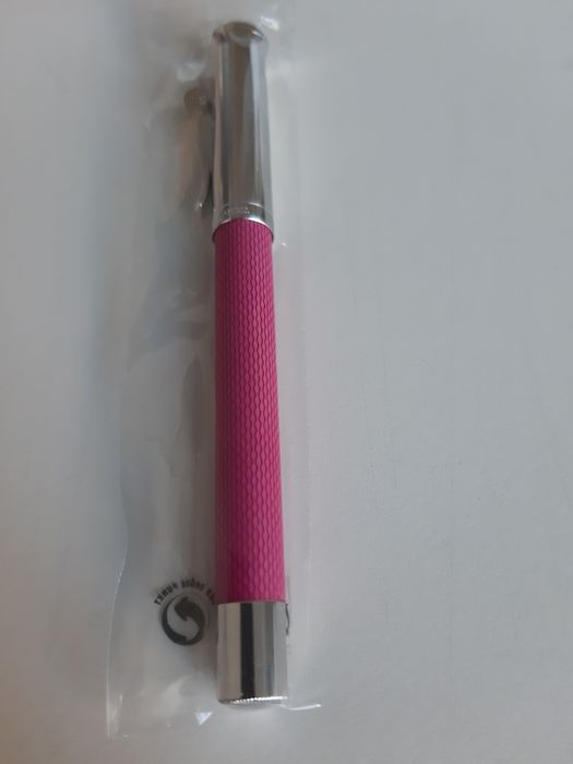 Roller Graf von Faber-Castell Guilloche Electric Pink