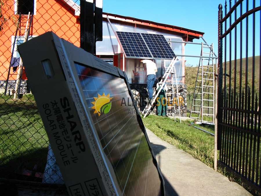 Panouri fotovoltaice, acumulatori, invertoare, montaj