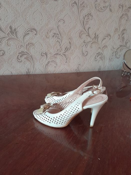 Туфли белые 35-36