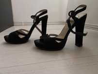 Vand sandale cu toc