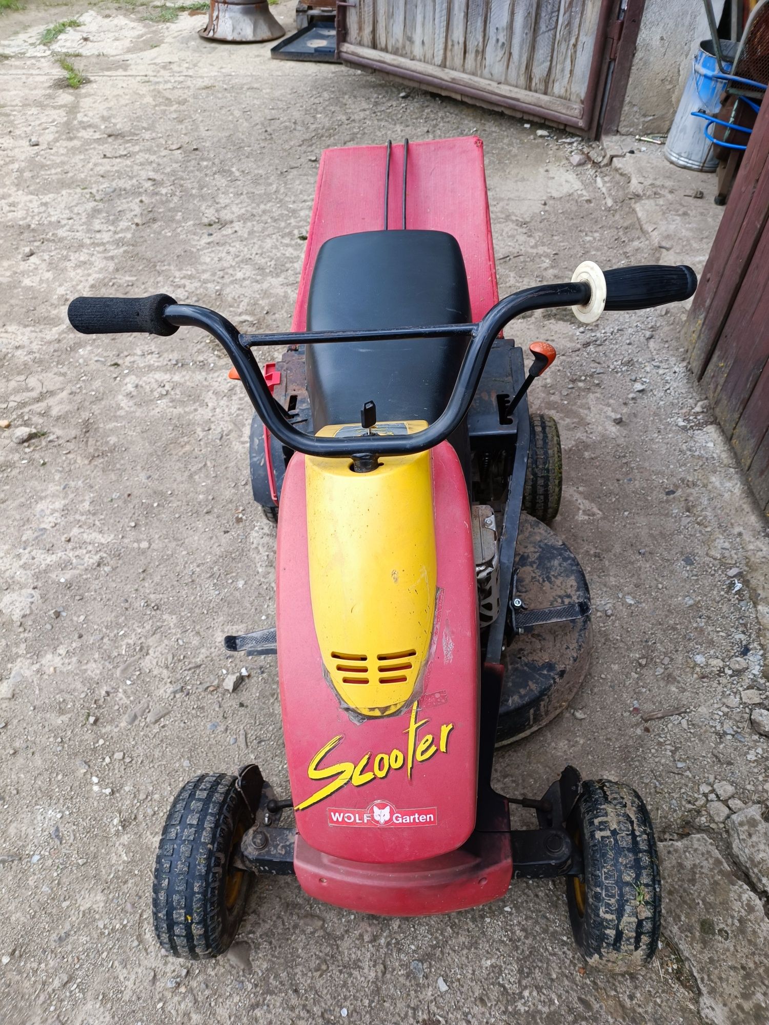 Tractoras tuns gazon scooter motor 6CP