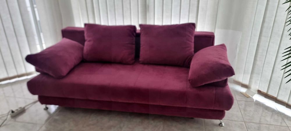 Продавам диван.С функция за легло