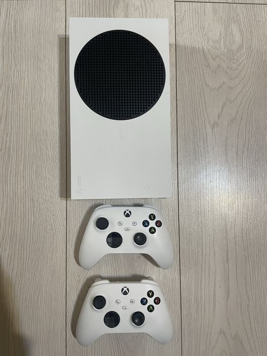 Vand xbox series S cu 2 manete