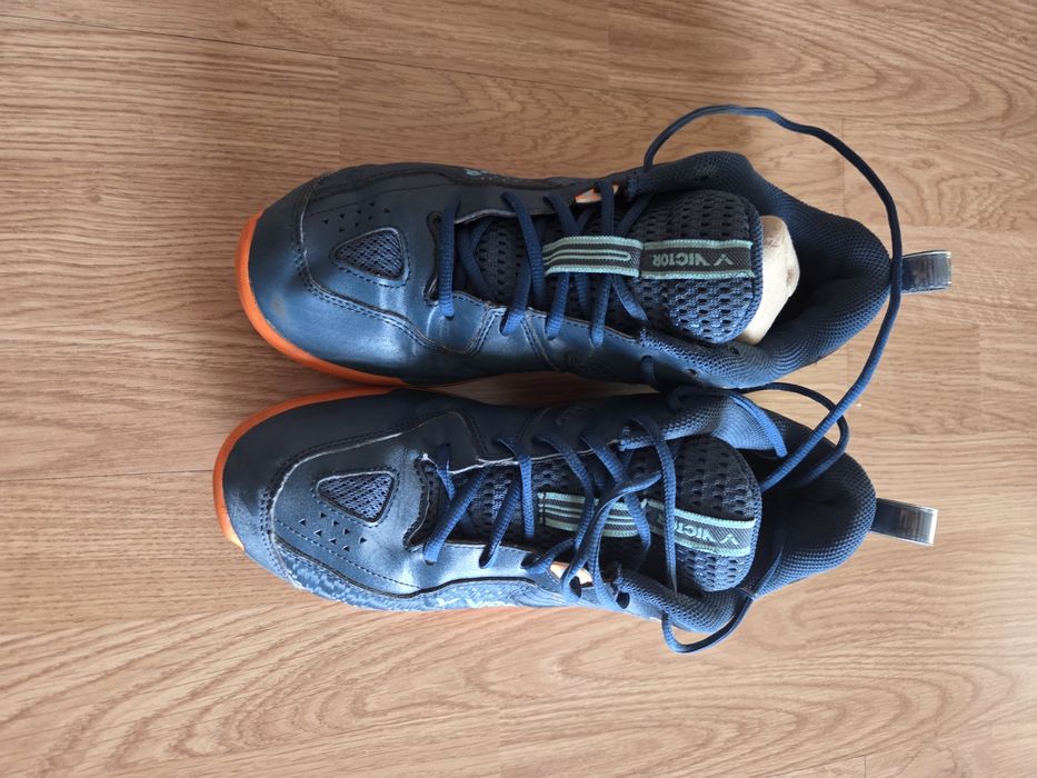 Papucii pentru sport in sala marimea 42marca Victor