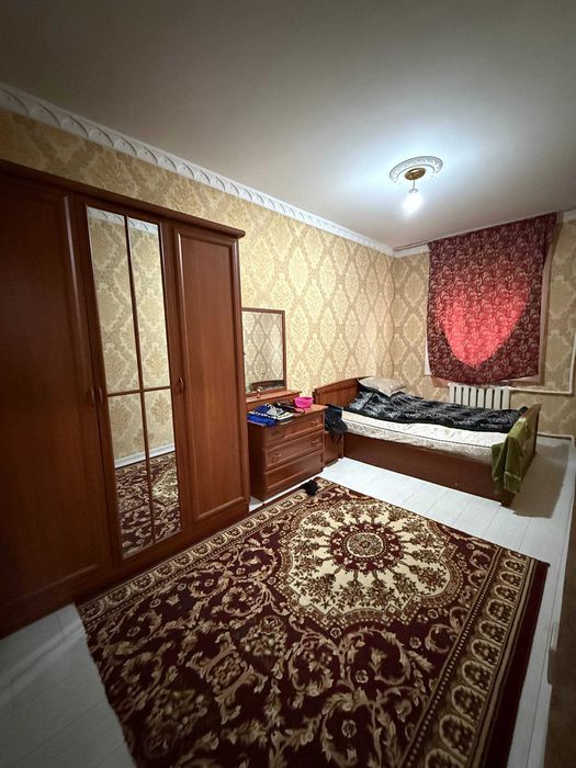 Юнусабад 11 кв  4-хона. Раздельный. 3-этаж/4. Срочно.