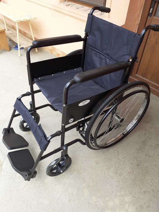 Scaun cu rotile aproape nou