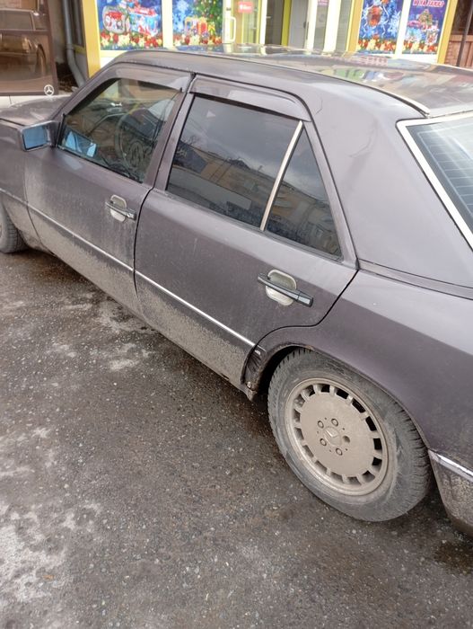 Продам мерседес 124 е260
