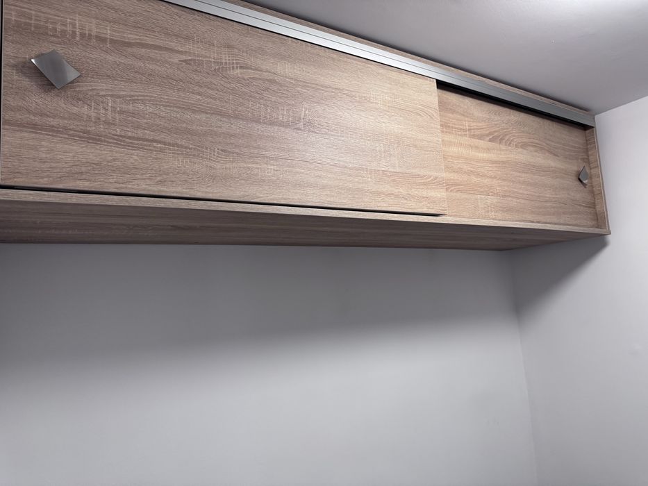 Vand corp suspendat cu usi glisante 210 cm