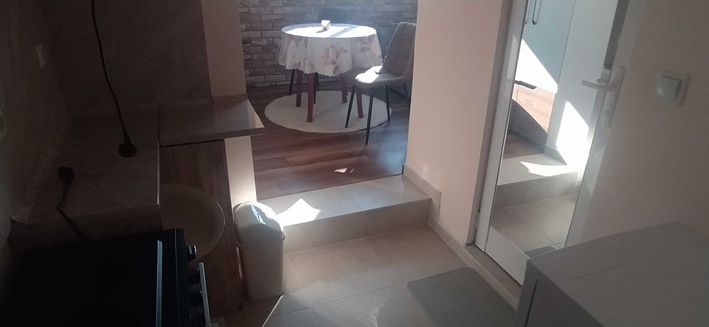 Дава се под наем Ателие в Варна, Общината - 18 кв.м за 30.6 € - Снимка #6