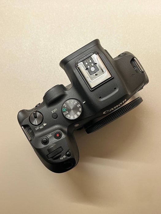 Canon r7 body + viltrox adapteri + 2 ta batareka