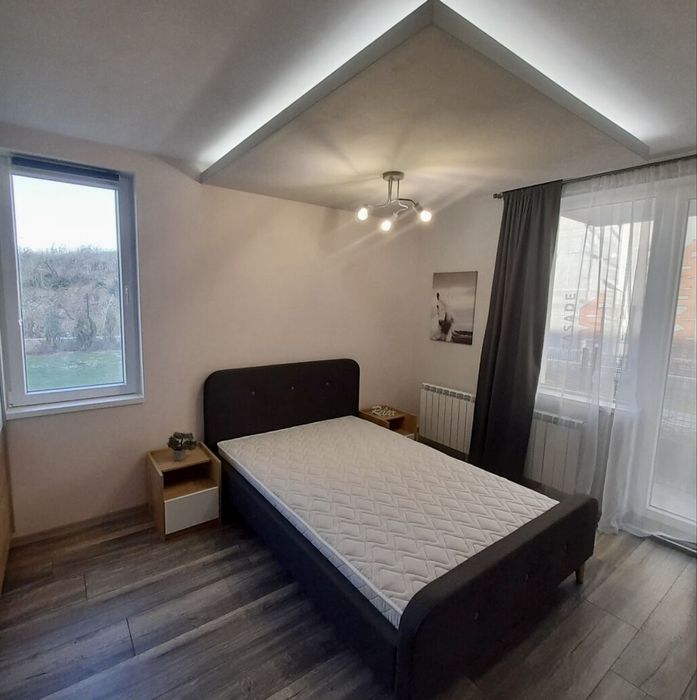 Продавам спалня с матрак 140/200